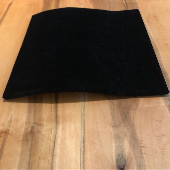 Velvet bracelet/ watch display - Picture 2 of 5